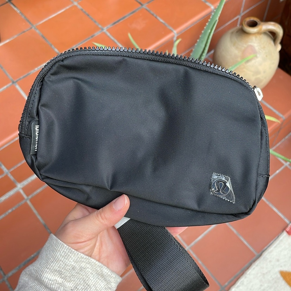 Lululemon Everywhere Belt Bag